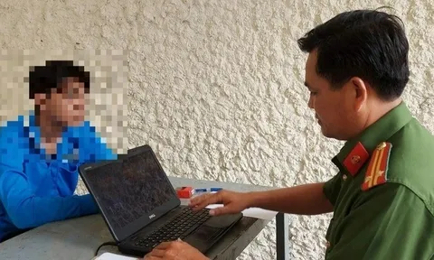 Bắt thanh niên 17 tuổi vào tiệm vàng cướp giật 63 triệu đồng