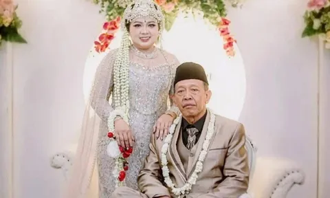 Cụ ông 74 tuổi cưới vợ trẻ kém 50 tuổi, dân mạng dậy sóng vì sính lễ "khủng"