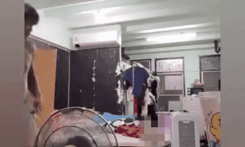 Phẫn nộ: Người đàn ông quay video "tung cước" vào chú mèo rồi khoe lên mạng, bị bắt giữ và sa thải ngay sau đó