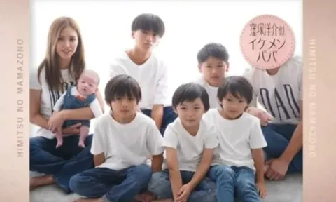 Mới 16 tuổi đã làm mẹ, giờ đây bà mẹ xinh đẹp này phải nuôi 6 con trai, chi tiêu hơn 100 triệu đồng mỗi tháng