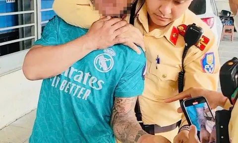 CSGT Hà Nội khống chế đối tượng tàng trữ ma túy