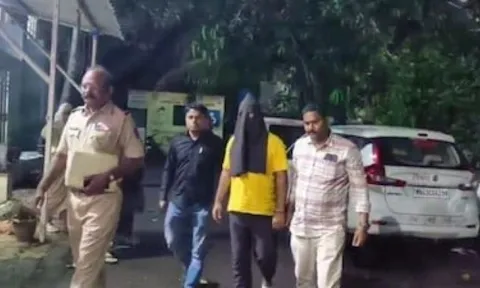 Bắt chủ trang trại vì đặt camera quay lén trong nhà vệ sinh khách nữ