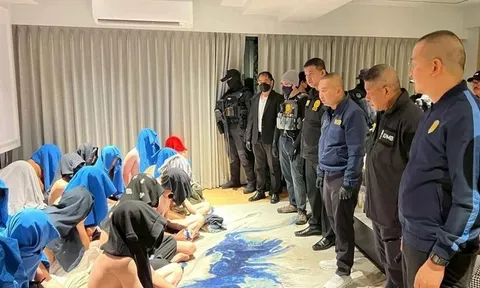 Bắt quả tang 29 người trong bữa tiệc ma túy thác loạn tại khách sạn sang trọng