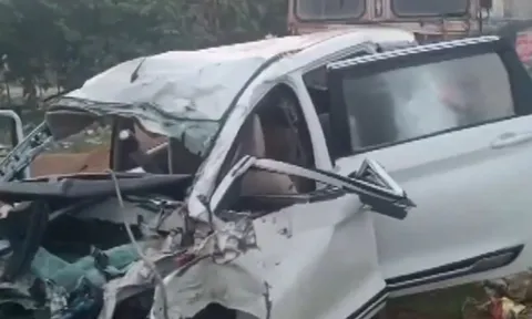 Hiện trường tan hoang vụ ô tô 7 chỗ lấn làn, tông trực diện xe tải khiến 6 người thiệt mạng