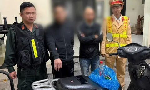 Phát hiện 2 đối tượng giấu ma túy trong lòng bàn tay