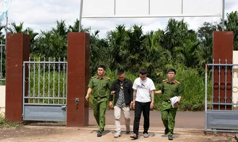 Tạm giữ hình sự Nguyễn Văn Sang và đồng bọn