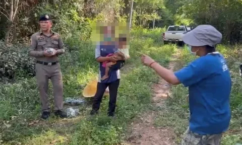 Bắt người phụ nữ bế con đi trộm dây điện, cảnh sát phát hiện thêm ma túy trong túi