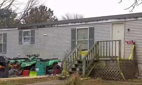 Giải cứu bé gái 14 tuổi chỉ nặng 16 kg, suy đa tạng sau 4 năm "địa ngục" trong chính nhà bố ruột