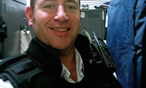 Lột mặt nạ gã cảnh sát hiếp dâm. che giấu tội ác suốt 20 năm