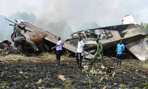 Đau lòng: Rơi máy bay chở hàng viện trợ, không còn ai sống sót