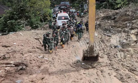 Lũ lụt, lở đất ở Indonesia: Số người thiệt mạng tăng lên 442, tình trạng trộm thức ăn diễn biến phức tạp