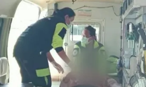 Tụt quần bạn giữa lớp, nam sinh bị tấn công bằng dao rọc giấy, phải khâu 50 mũi