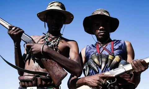 Đêm trước lễ cưới, cô dâu và 12 người phụ nữ khác bất ngờ bị bắt cóc khiến cả làng hoảng loạn