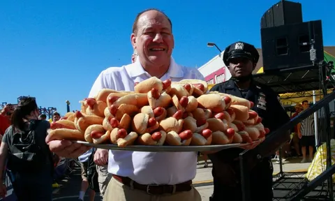 Hai người tử vong khi tham gia thử thách ăn bánh