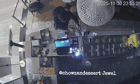 Camera ghi lại cảnh kẻ trộm "đột nhập" vào nhà hàng "cuỗm" luôn hũ tiền tip, cảnh sát vào cuộc điều tra