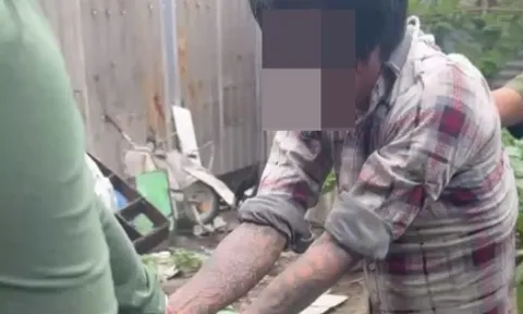 Kịp thời khống chế đối tượng có biểu hiện tâm thần trèo lên mái nhà người dân cố thủ