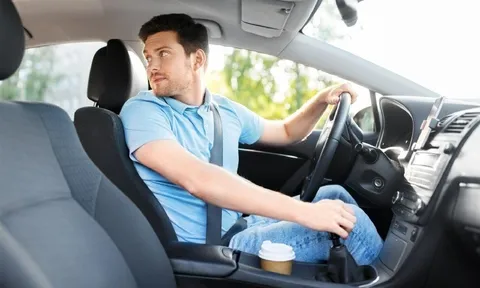 Chú ý: Lùi xe trong như thế này có thể bị phạt đến 22 triệu đồng, ai cũng cần biết