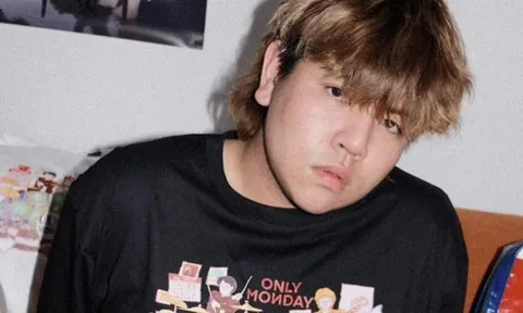 Lộ clip "nóng" với bạn gái cũ và cái kết buồn cho sự nghiệp của nam ca sĩ trẻ