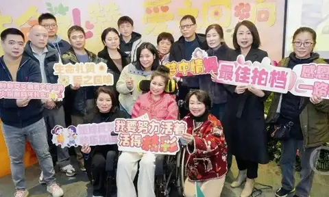 Buổi lễ chia tay cuộc đời cảm động của nữ bệnh nhân mắc ALS khiến ai cũng phải rơi lệ