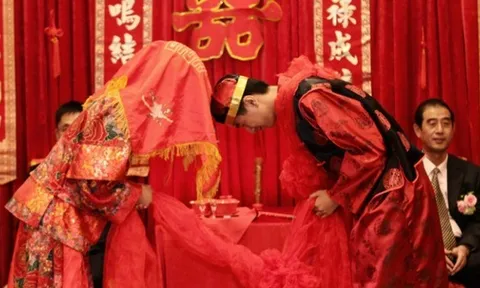 Vợ "xin" chia tay, chồng bất ngờ “quay xe” đòi lại 2 tỷ đồng sính lễ