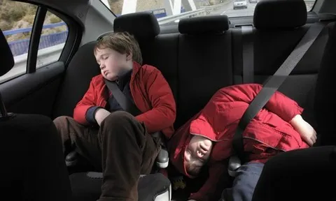 Chính thức: Lùi thời gian bắt buộc lắp ghế trẻ em trên ô tô, cụ thể ra sao?