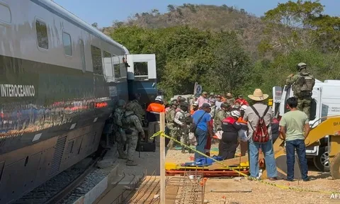 Tai nạn tàu hỏa nghiêm trọng khiến ít nhất 13 người thiệt mạng