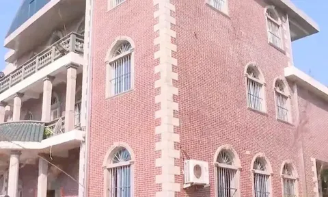 Bàng hoàng khi thấy biệt thự tiền tỷ bỗng hóa... chuồng gà