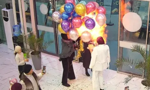 Khoảnh khắc bóng bay hydro phát nổ trong tiệc sinh nhật khiến nhiều người thót tim