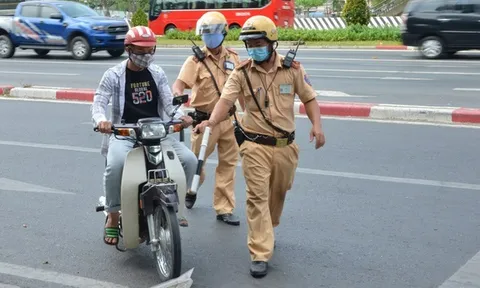 Chú ý: Người đi xe máy có thể bị phạt tới 14 triệu đồng nếu cứ "hồn nhiên" làm điều này