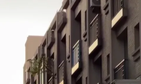 Truy tố người mẹ nhốt con gái 21 tuổi trong nhà vệ sinh suốt 2 năm ròng