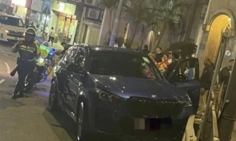 Cha bất tỉnh, bé trai 11 tuổi nỗ lực cầm lái cứu nguy, ngăn tai nạn nghiêm trọng