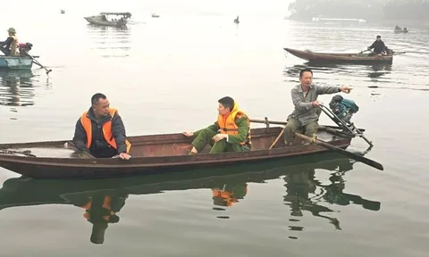 Người đàn ông mưu sinh bên hồ Thác Bà giữa đêm cứu sống 6 người trong vụ lật tàu