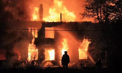 Đau lòng: Cháy nhà giữa đêm khiến 6 người trong một gia đình tử vong