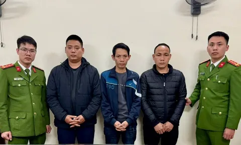 Bắt giữ 3 đối tượng chửi bới, đánh người đi đường