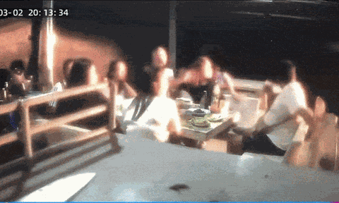 Người đàn ông lái xe lao thẳng vào quán ăn khiến 7 người bị thương: Nghi do ghen tuông