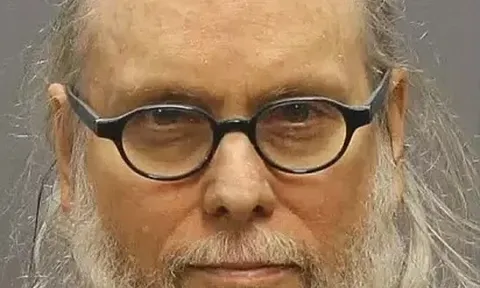 Tìm ra kho báu hàng trăm triệu USD nhưng quyết giữ bí mật, người đàn ông chấp nhận ngồi tù suốt 11 năm