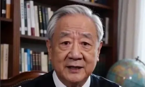 Bị mẹ giục cưới liên tục, cô gái tạo ra “giáo sư tâm lý” bằng AI để nói chuyện thay mình