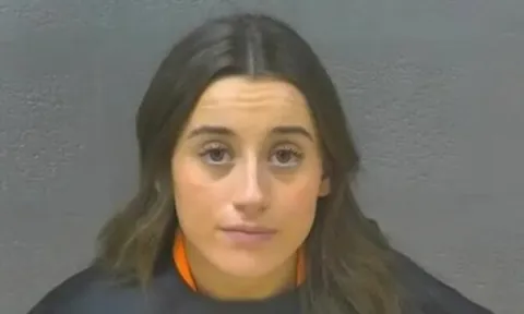 Nữ bảo mẫu bỏ đói, hành hạ bé gái chưa đây 2 tuổi ở Mỹ suốt 21 tiếng khiến cả gia đình bàng hoàng