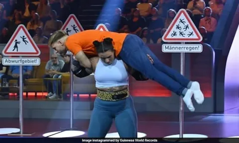 Clip: Nữ lực sĩ khiến người xem không kịp chớp mắt với màn nâng và ném liên tiếp 10 người đàn ông xuống sàn