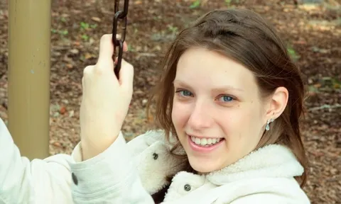 Gọi 911 trong tuyệt vọng để cầu cứu, cô gái 21 tuổi vẫn không thể thoát khỏi bi kịch