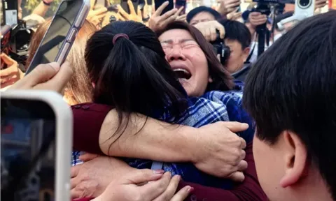 Bị bỏ rơi ngay từ khi mới sinh, 28 năm sau cô gái trở về trong vòng tay cha mẹ ruột khiến ai nghe cũng nghẹn lòng