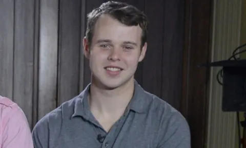 Từng là gương mặt quen thuộc trên truyền hình, sao nam nổi tiếng bất ngờ bị bắt vì cáo buộc gây sốc