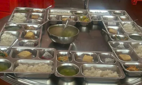 Đắk Lắk: Phụ huynh phản ánh bữa ăn nghèo nàn tại Trường Tiểu học Quốc tế