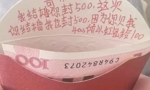 Mở phong bì cưới, chú rể sững người khi tiền mừng bị bạn "trừ nợ" ngay trong ngày vui