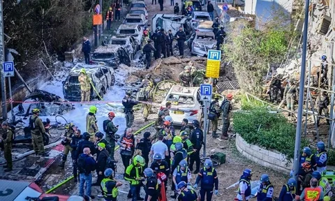 Iran phóng 7 đợt tên lửa trong vòng 10 giờ, thủ đô của Israel hứng chịu thiệt hại nặng nề