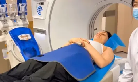 Nữ ca sĩ Jessie J suýt gãy cổ, phải nhập viện khẩn cấp trong lúc lưu diễn vì lý do này