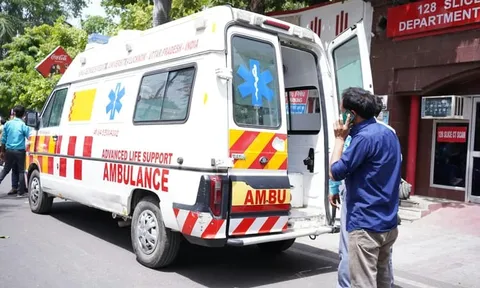 Đang trên đường đưa về lo hậu sự, người phụ nữ bất ngờ "hồi sinh" sau khi xe đi qua... ổ gà, gia đình không tin vào mắt mình