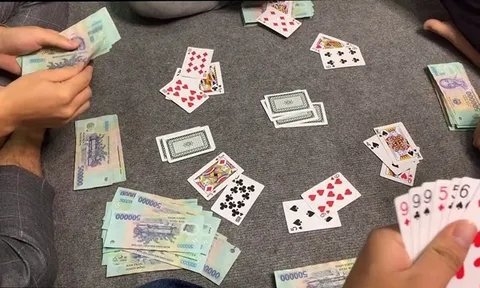 Công an bắt quả tang 10 đối tượng mở sới sát phạt, thu giữ nhiều tang vật