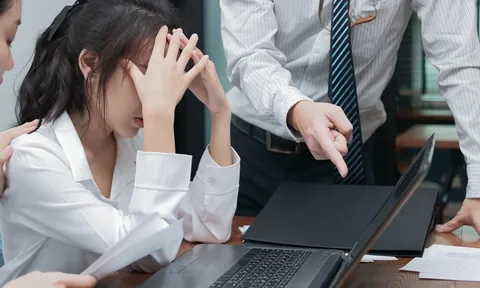 Từng đứng đầu lớp suốt 12 năm, cầm tấm bằng xuất sắc bước ra đời, tôi mới hiểu cuộc sống không chấm điểm như những kỳ thi năm xưa