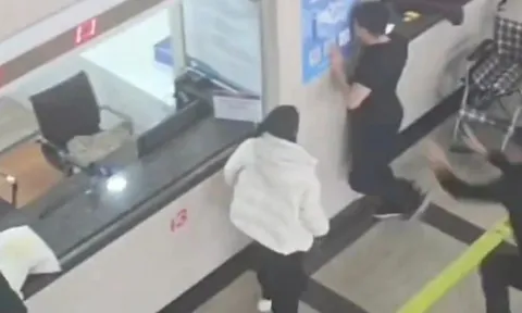 Đưa vợ đi khám thai, người chồng ghen tuông khiến cả bệnh viện náo loạn